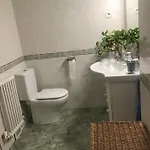 Проживання в сім'ї Superviews Y Parking Vigilado En Independiente, Bano Privado, En Particular, Francais&english