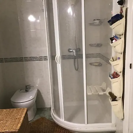 Δωμάτια σε οικογενειακή κατοικία Superviews Y Parking Vigilado En Independiente, Bano Privado, En Particular, Francais&english *