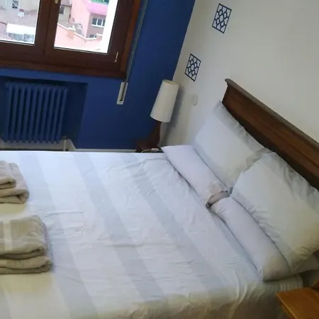 Quarto em Acomodações Particulares Superviews, Parking 24h Vigilado Incluido Y Netflix En Habitación Independiente Con Baño Privado En Particular, Français&english *