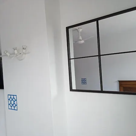 Superviews, Parking 24h Vigilado Incluido Y Netflix En Habitación Independiente Con Baño Privado En Particular, Français&english Habitación en casa particular *