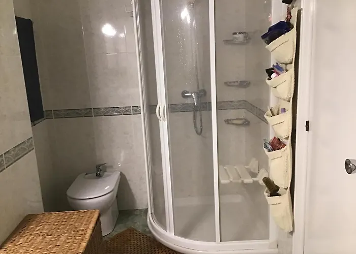 Quarto em Acomodações Particulares Superviews, Parking 24h Vigilado Incluido Y Netflix En Habitación Independiente Con Baño Privado En Particular, Français&english *