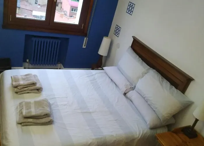 Quarto em Acomodações Particulares Superviews, Parking 24h Vigilado Incluido Y Netflix En Habitación Independiente Con Baño Privado En Particular, Français&english *