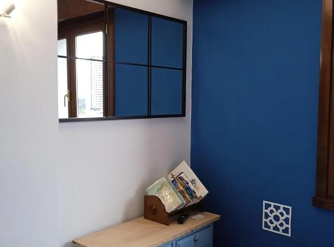 Quarto em Acomodações Particulares Superviews, Parking 24h Vigilado Incluido Y Netflix En Habitación Independiente Con Baño Privado En Particular, Français&english Bilbau