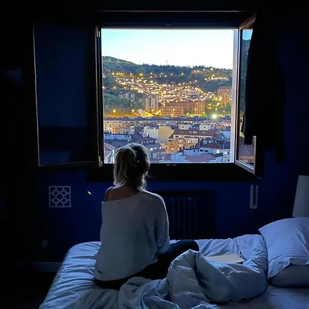 Superviews Y Parking Vigilado En Independiente, Bano Privado, En Particular, Francais&english Проживання в сім'ї *